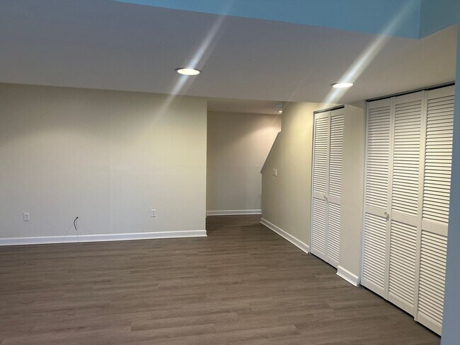 Building Photo - 114 Seabreeze Ln