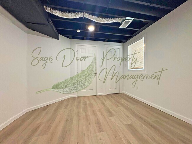 Building Photo - 5 BEDROOM IN INDEPENDENCE!!!