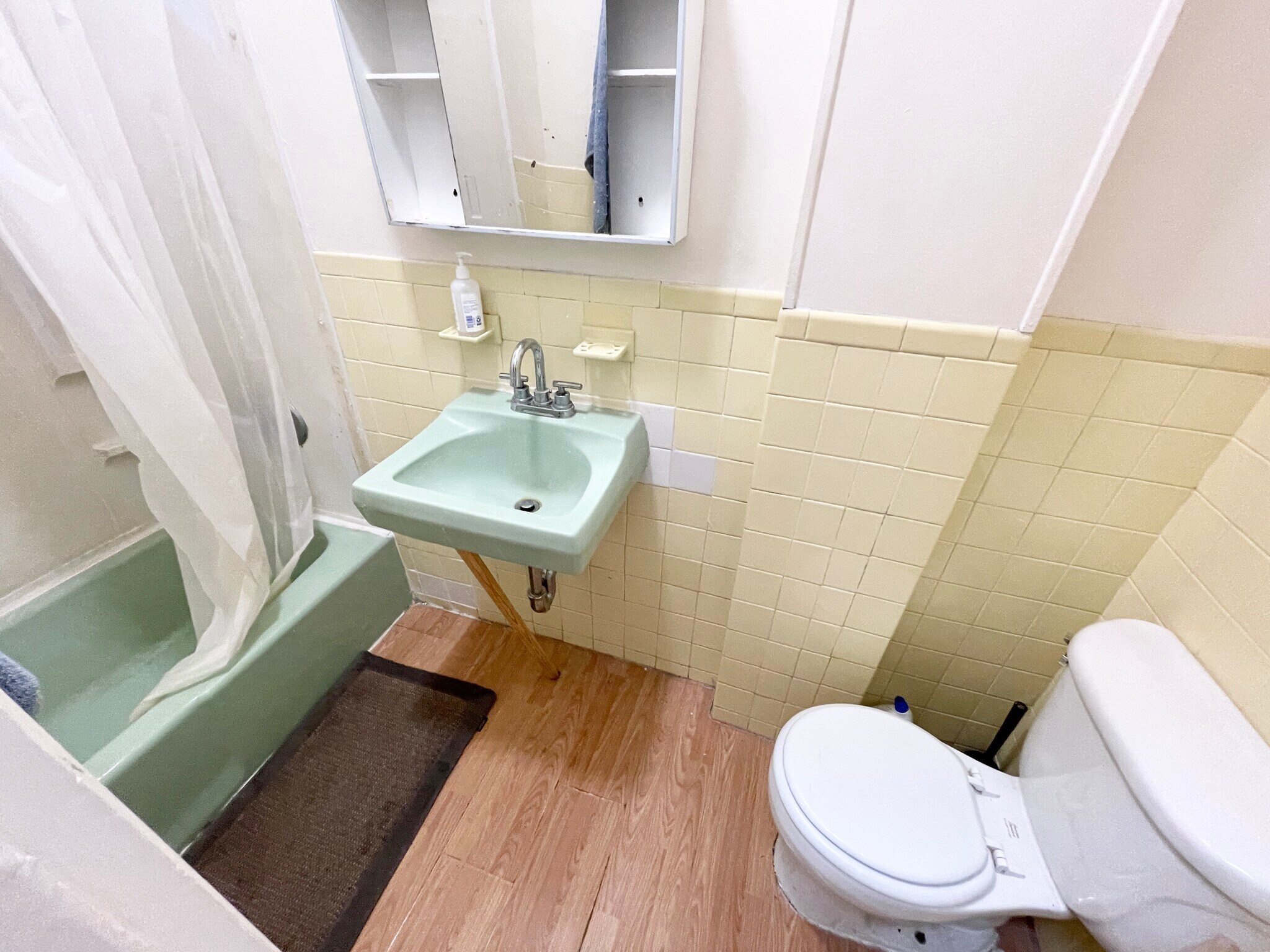 Building Photo - 32 Sussex St