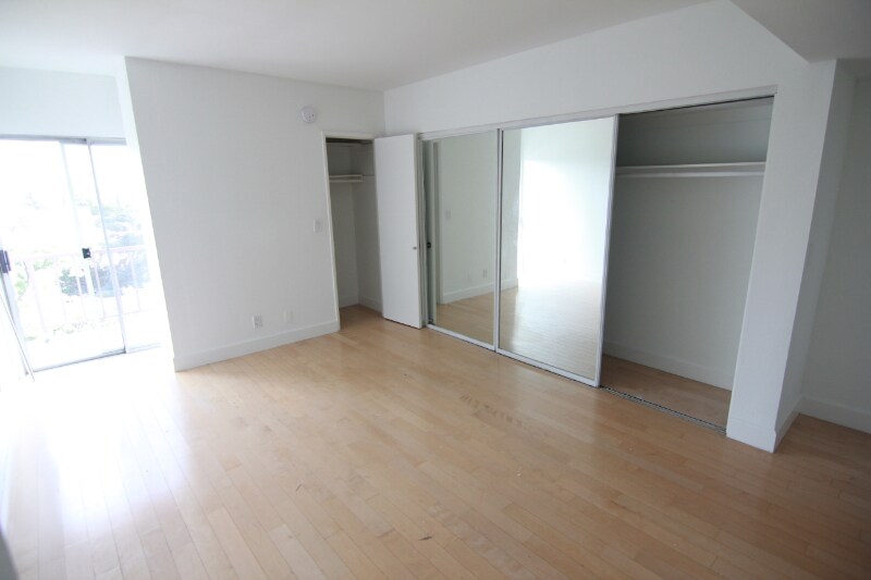 Building Photo - 3949 Los Feliz Blvd