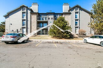 Building Photo - Cozy Condo with Balcony and Washer/Dryer