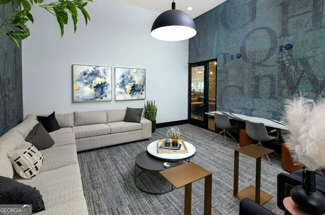 Building Photo - 5617 Oak St