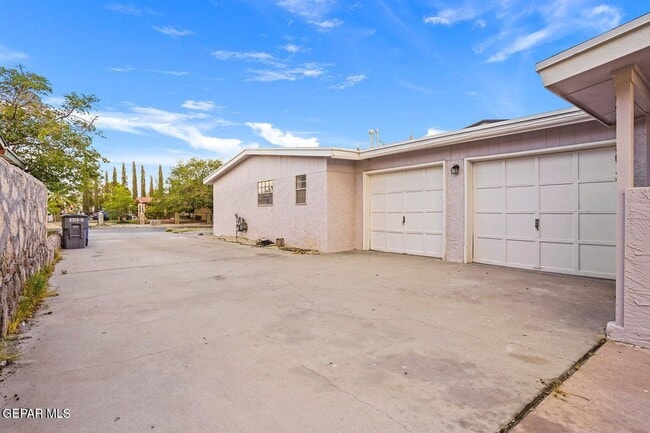 Building Photo - 2513 Red Sails Dr