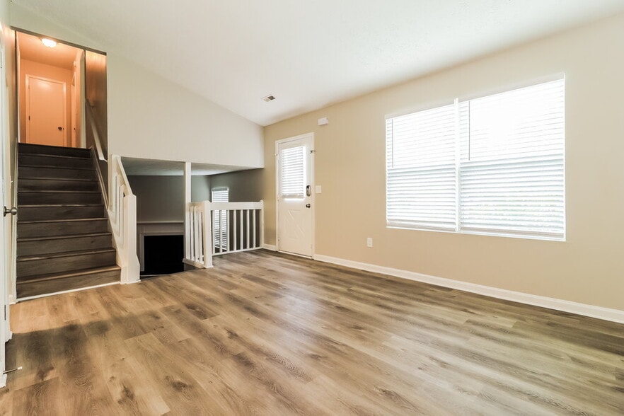 Building Photo - 876 Highland Terrace NE