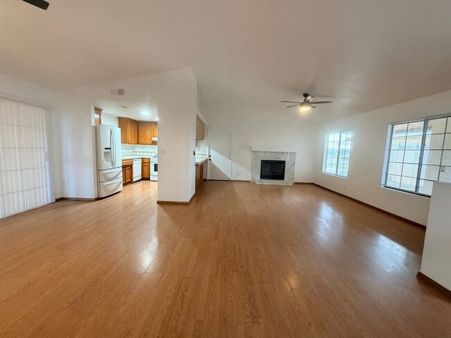 Building Photo - 3+2 with garage