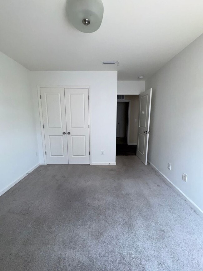 Building Photo - 3BR/2.5BA Townshoue in Mallard Creek