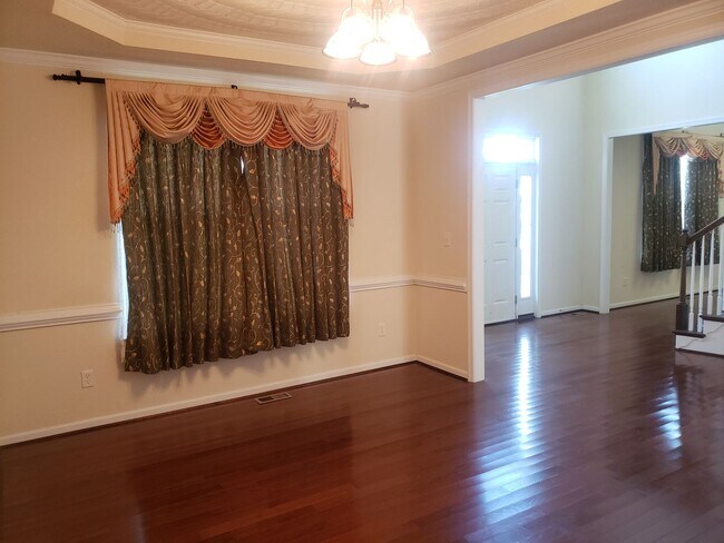 Building Photo - WOODBRIDGE POINTE