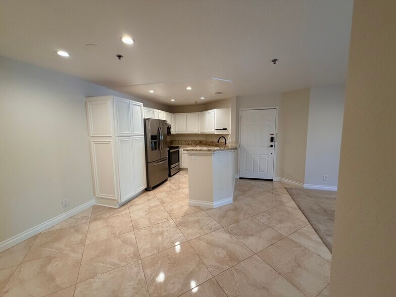 Building Photo - 653 Oak Run Trl