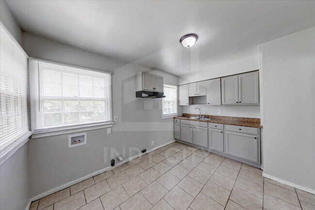 Building Photo - 6132 Raleigh Dr