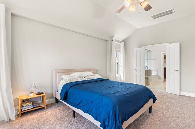 Building Photo - 1323 Lantern Faith Dr