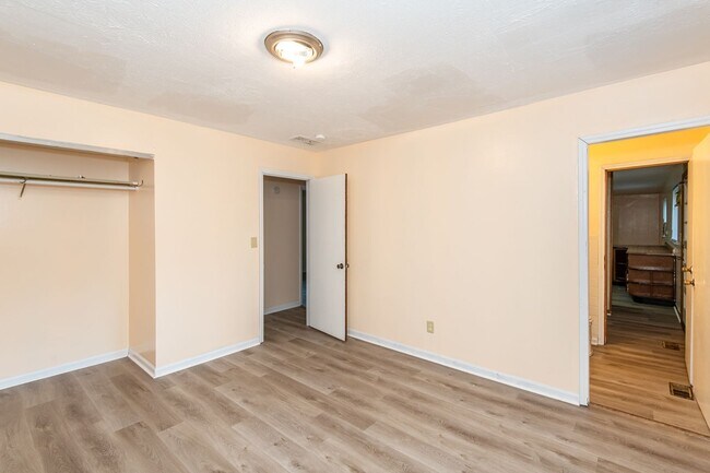 Building Photo - DAYTON, OH - GREENWICH VILLAGE - 3 BED, 1....