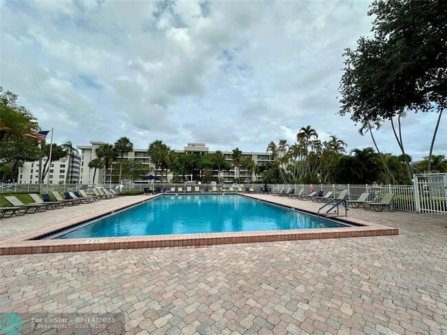 Building Photo - 2671 S Course Dr
