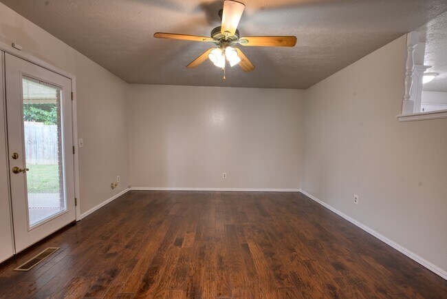 Building Photo - 301 Ellison St