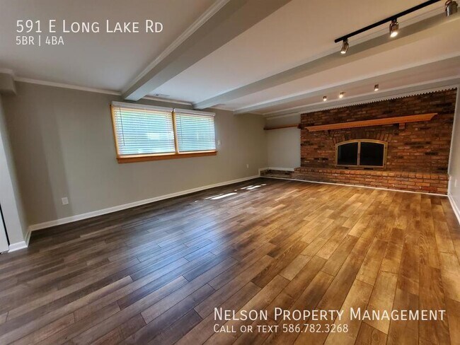 Building Photo - 591 E Long Lake Rd