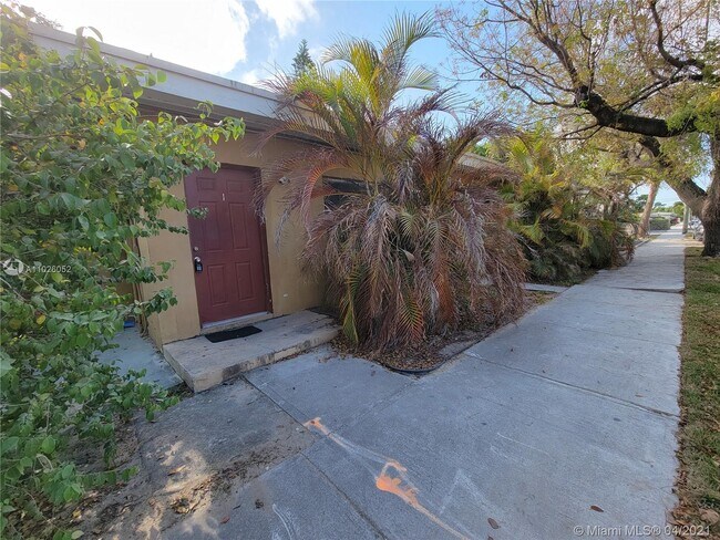 Building Photo - 2118 N 19th Ave