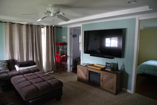 Building Photo - 266 Paradise Island Dr