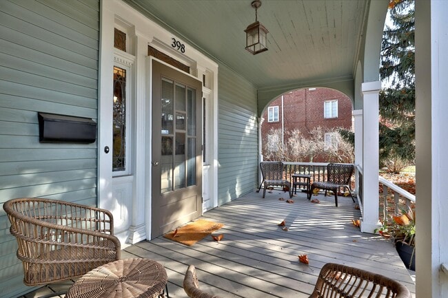 Building Photo - 398 W 5th Ave