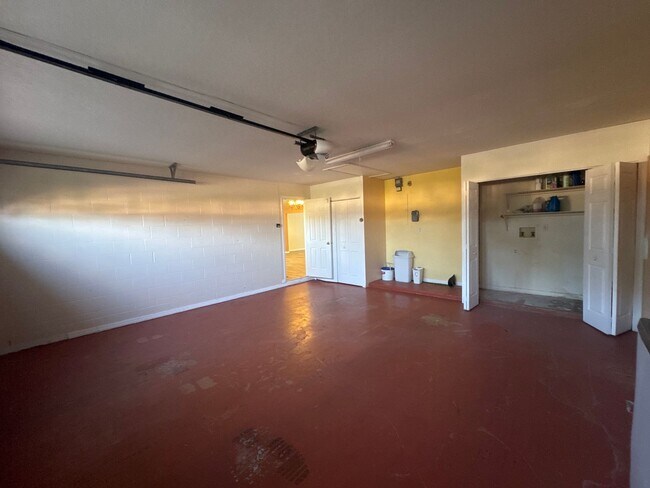Building Photo - Beautiful Pool Home In Great Location!