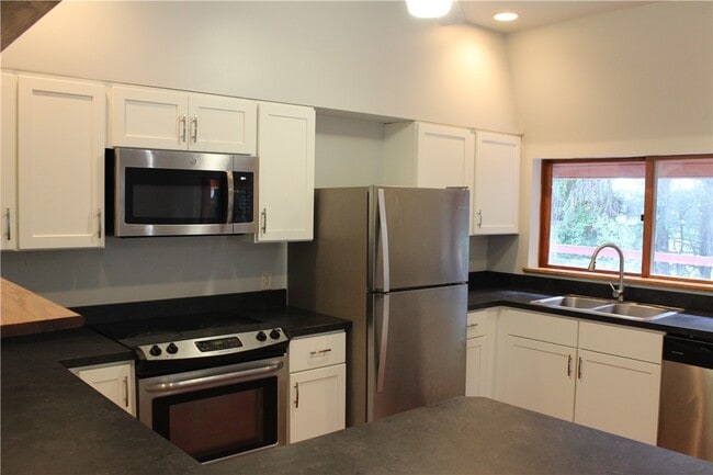 Building Photo - 480 Lansingville Rd