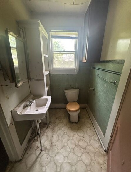 Building Photo - 1009 Ernest St