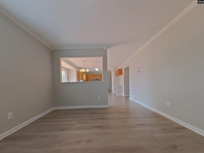 Building Photo - 661 Thornhill Dr