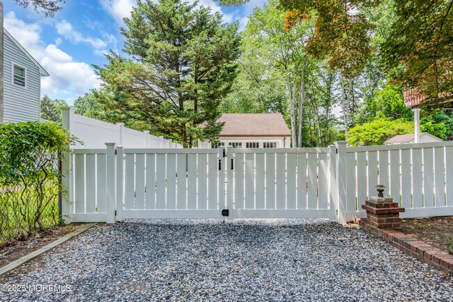 Building Photo - 1280 Whitesville Rd