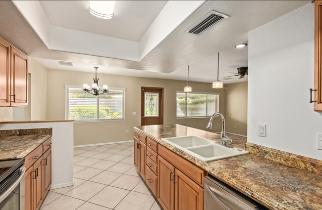 Building Photo - 2113 E Pebble Beach Dr