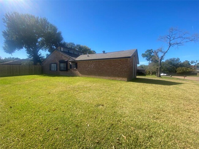 Building Photo - 14814 Croxton Dr