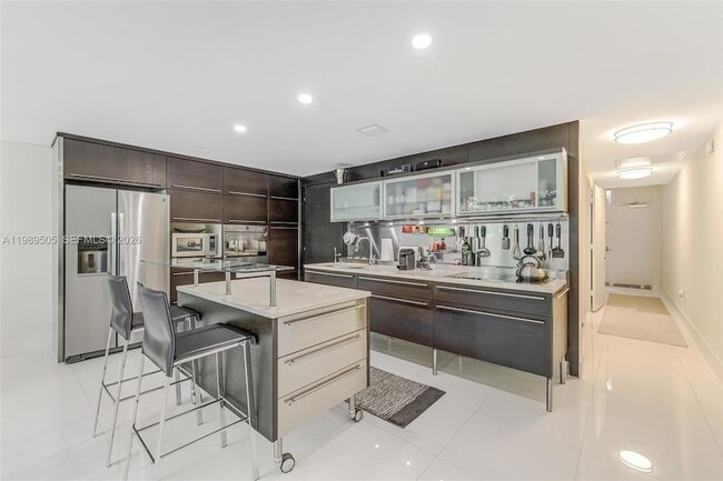 Building Photo - 6000 Collins Ave