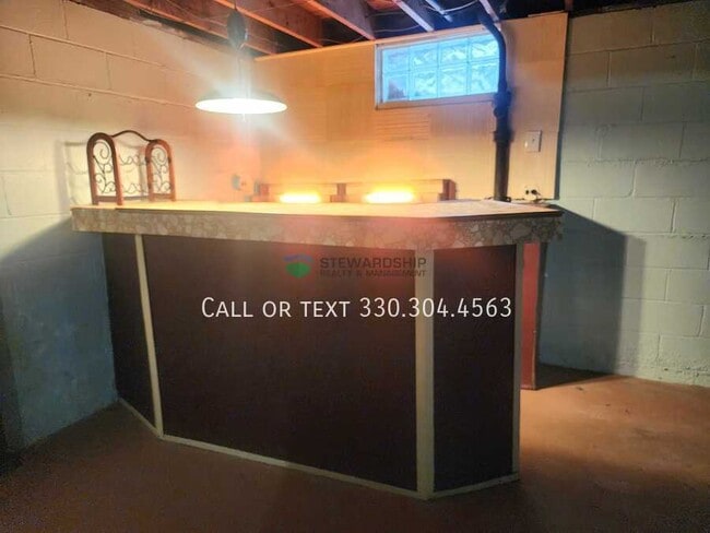 Building Photo - 1327 25th St NE