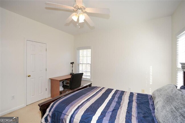 Building Photo - 305 Collegiate Dr