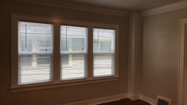 Building Photo - PRELEASE:  Huge 5 bdrm/2 bath near WWU
