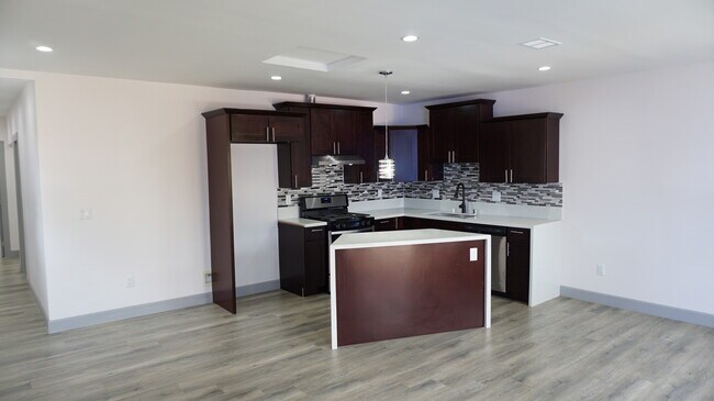 Building Photo - 10065 Arleta Ave