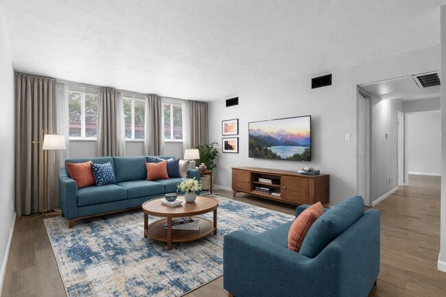 Building Photo - 2BR SFR • Stainless Appliances • Resort Amenities in Denver