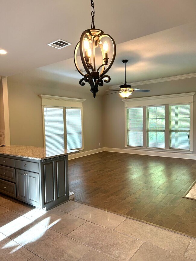 Building Photo - Dutchtown Meadows