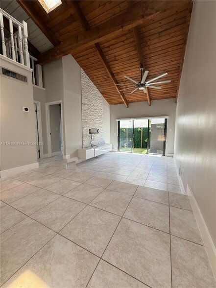 Primary Photo - 2312 SW 81st Ave