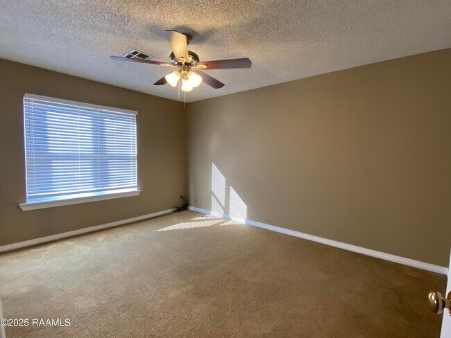 Building Photo - 108 W Whispering Pines Cir
