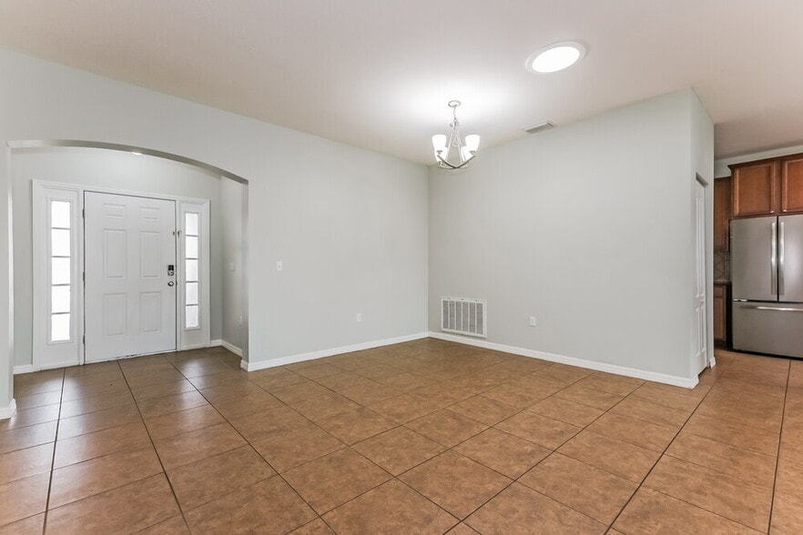 Building Photo - 6442 Twin Bridges Dr