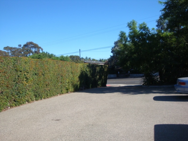Driveway - 602 W Carrillo St
