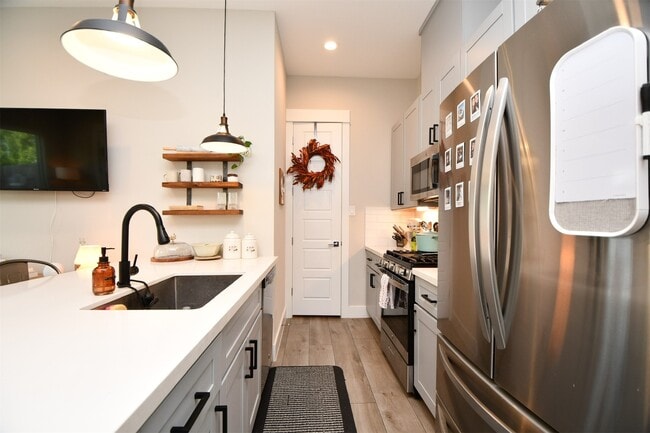 Building Photo - 1239 W Tidwell Rd