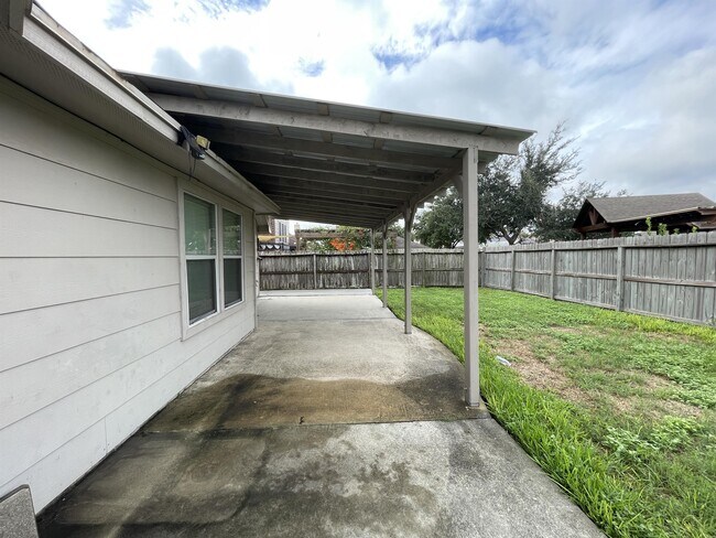 Building Photo - 6721 Dungeoness Dr