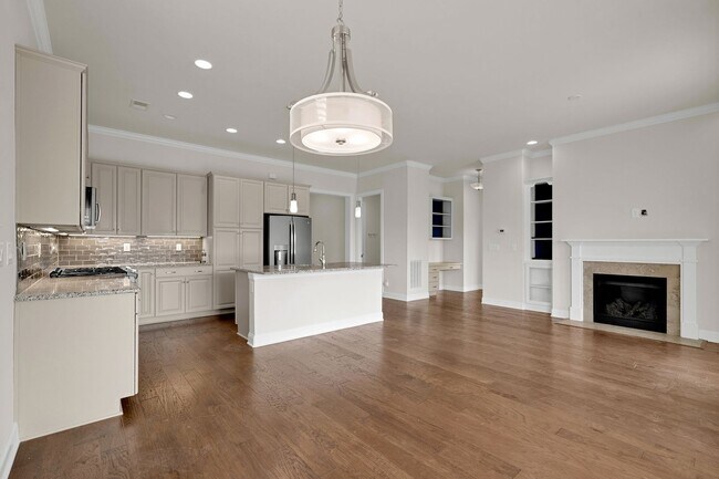 Building Photo - Light, bright, and move-in ready home in the highly sought-after Trilogy at Lake Norman community...