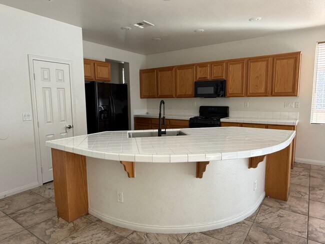 Building Photo - Beautiful three Bedroom, 2 Bath Home