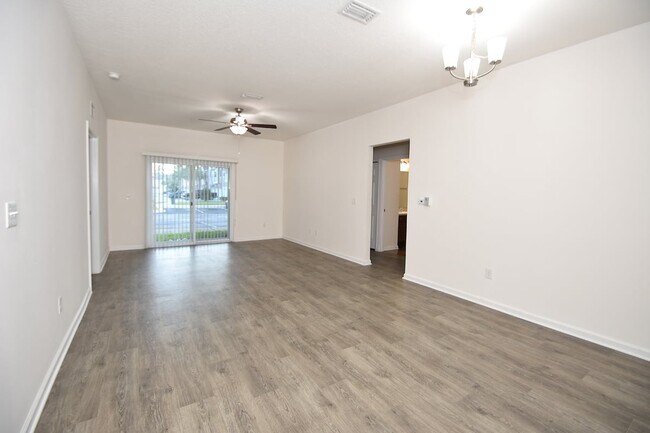 Building Photo - 2211 Golden Lake Loop