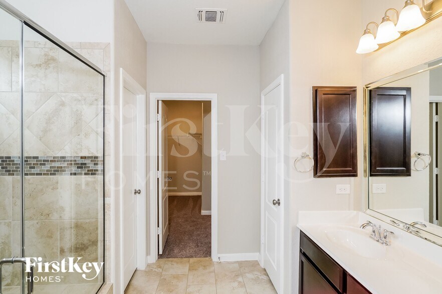 Building Photo - 13206 Frio Parke
