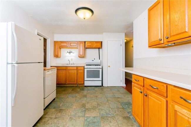 Building Photo - 5935 Victoria Ave