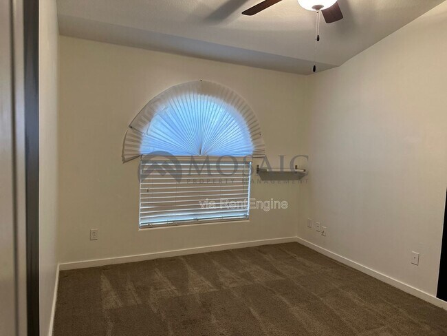 Building Photo - 411 N Leoma Ln