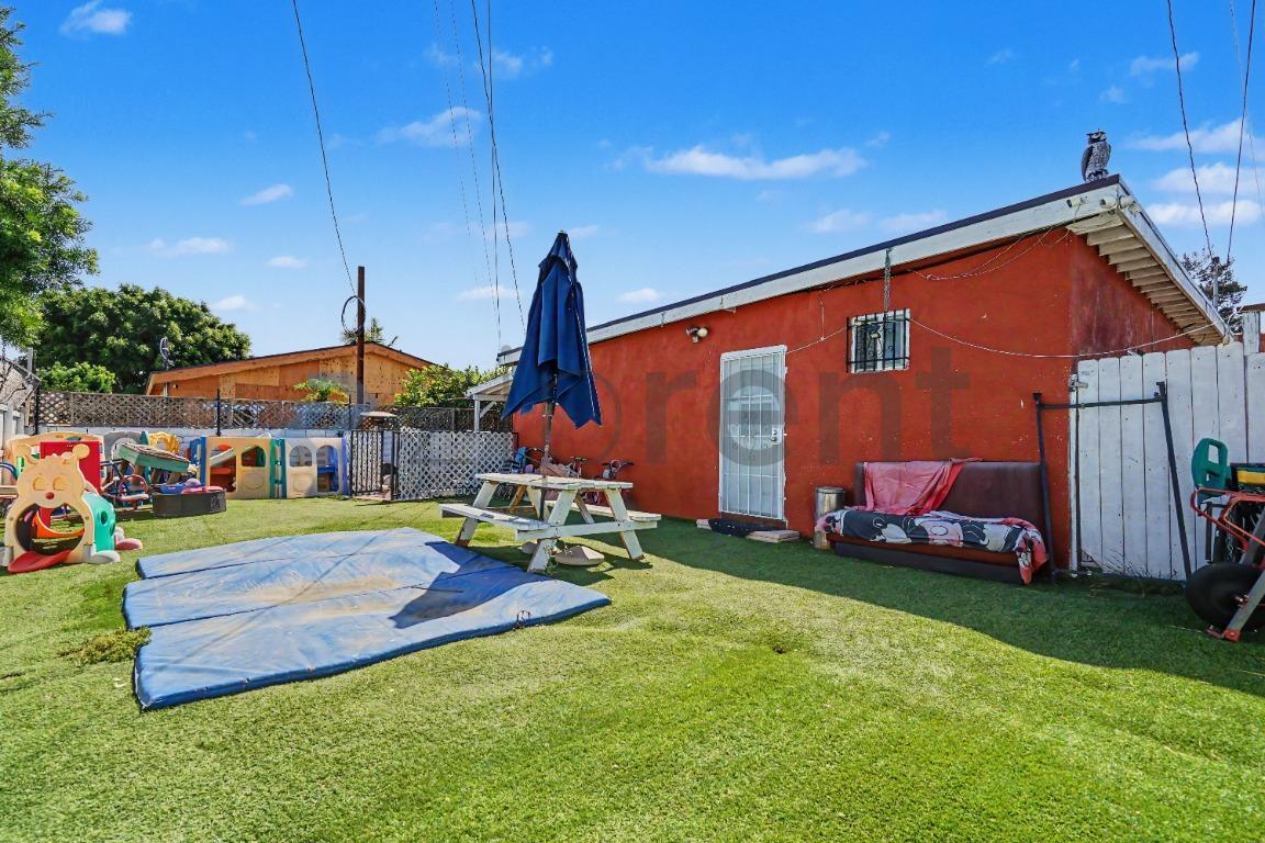 Building Photo - 1208 Field Ave