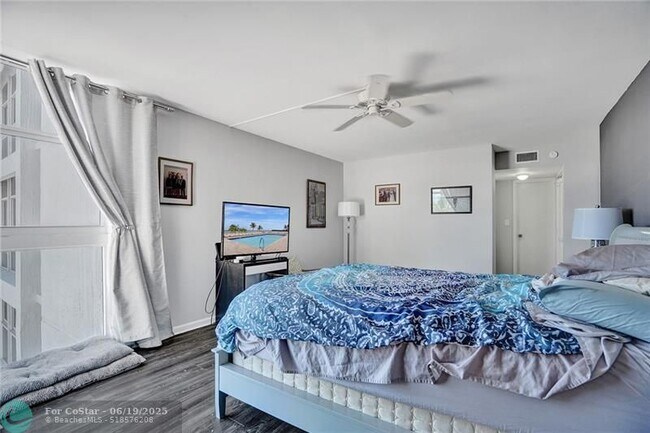 Building Photo - 1370 S Ocean Blvd