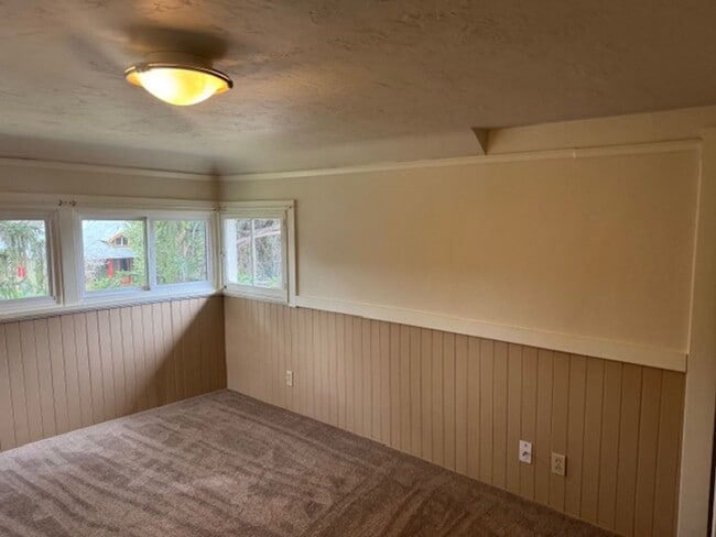 Building Photo - 4 Bedroom Home Beautifully Updated w/ Original Character